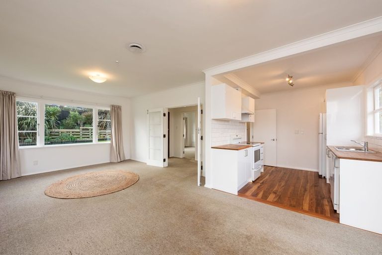 Photo of property in 20 Miles Crescent, Newlands, Wellington, 6037