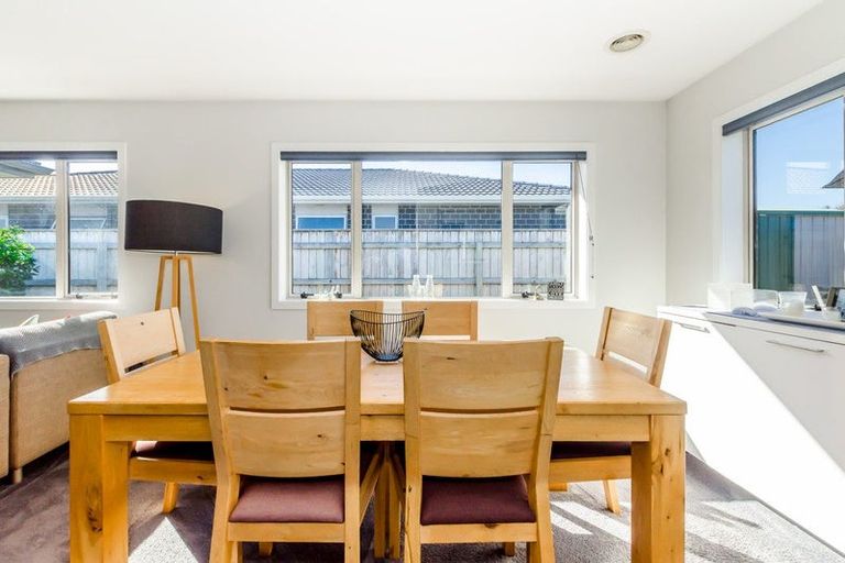 Photo of property in 37 San Priamo Place, Paraparaumu Beach, Paraparaumu, 5032