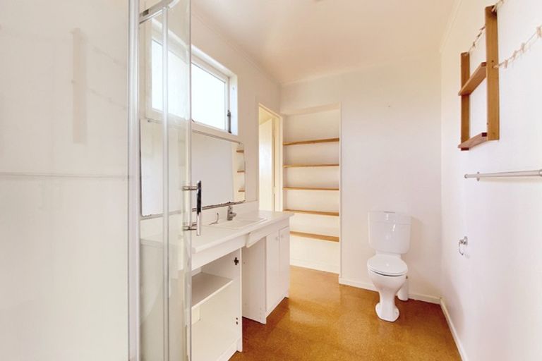 Photo of property in 122 Rathgar Road, Henderson, Auckland, 0610