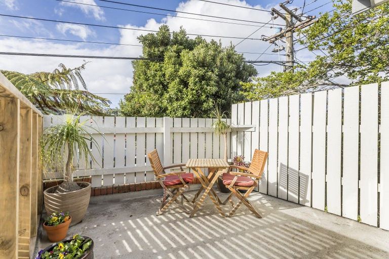 Photo of property in 66 Eden Street, Island Bay, Wellington, 6023