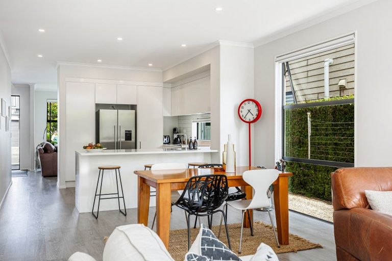 Photo of property in 16 Sacred Kingfisher Road, Hobsonville, Auckland, 0616