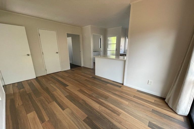 Photo of property in 2/1 Landsdale Place, Massey, Auckland, 0614