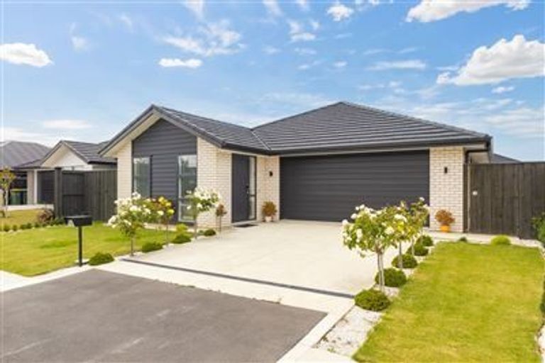 Photo of property in 16 Northmoor Boulevard, Rolleston, 7615