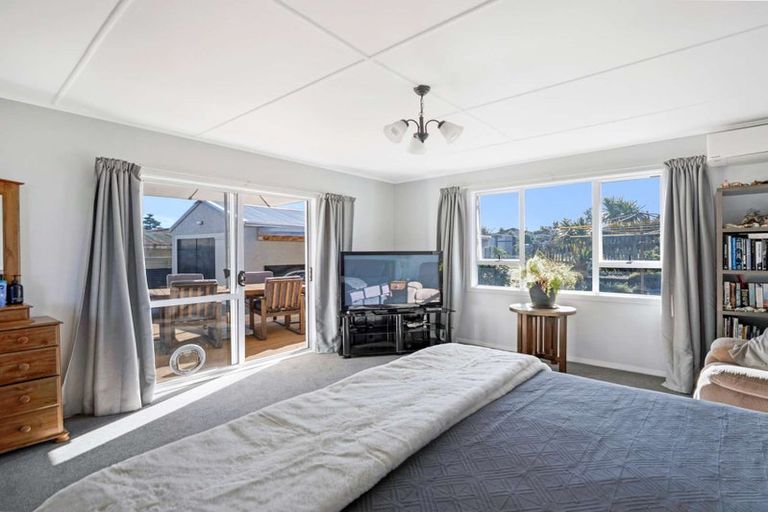 Photo of property in 22 Egmont Street, Castlecliff, Whanganui, 4501