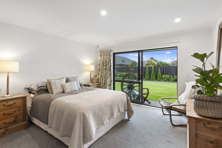 Photo of property in 25 Oakwood Drive, Rangiora, 7400