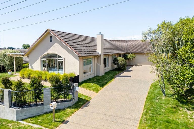 Photo of property in 122 Rototuna Road, Rototuna, Hamilton, 3210