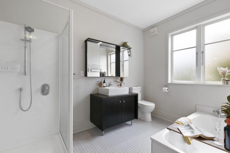 Photo of property in 66 Overtoun Terrace, Hataitai, Wellington, 6021