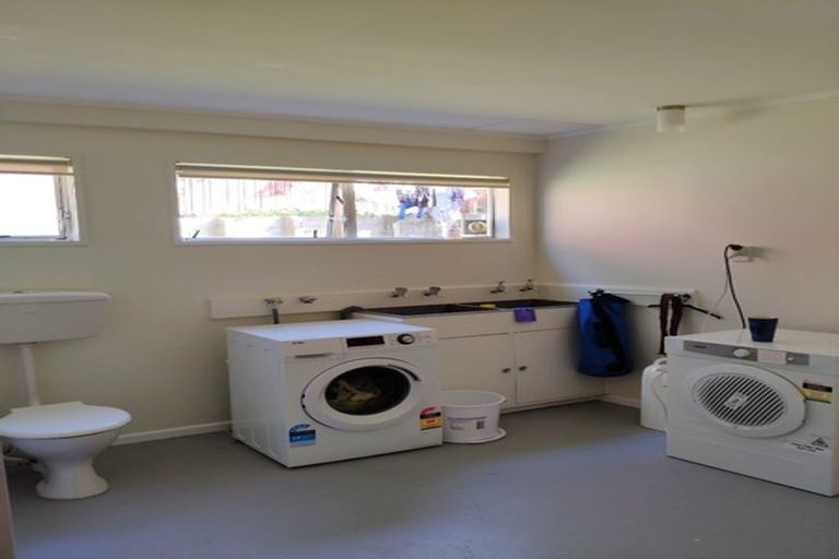 Photo of property in 42 Churton Drive, Churton Park, Wellington, 6037