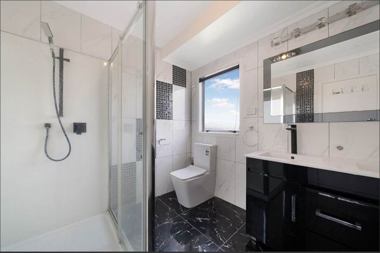 Photo of property in 17 Kohinoor Avenue, Mangere, Auckland, 2022