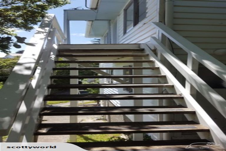 Photo of property in 4f2 Glanmire Road, Newlands, Wellington, 6037