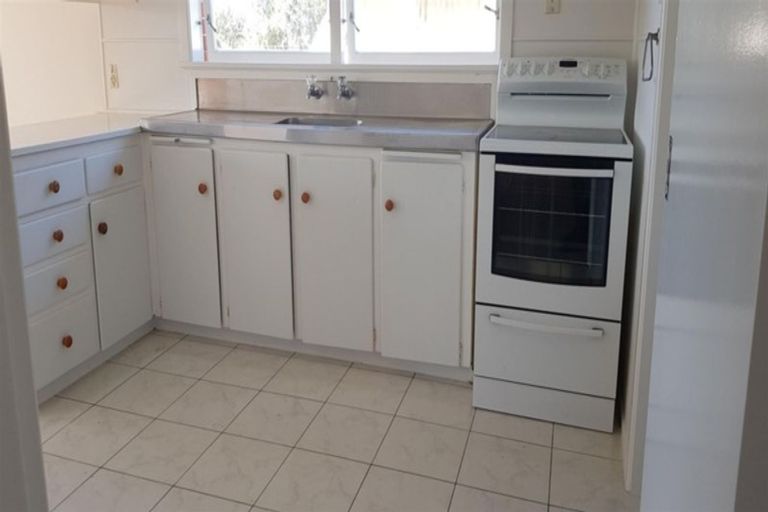 Photo of property in 12 Mickle Street, Te Atatu South, Auckland, 0610