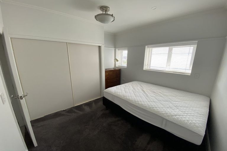 Photo of property in Fountain Court, 1/48 Oriental Parade, Oriental Bay, Wellington, 6011