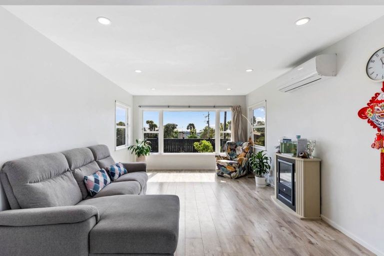 Photo of property in 692 East Coast Road, Pinehill, Auckland, 0632