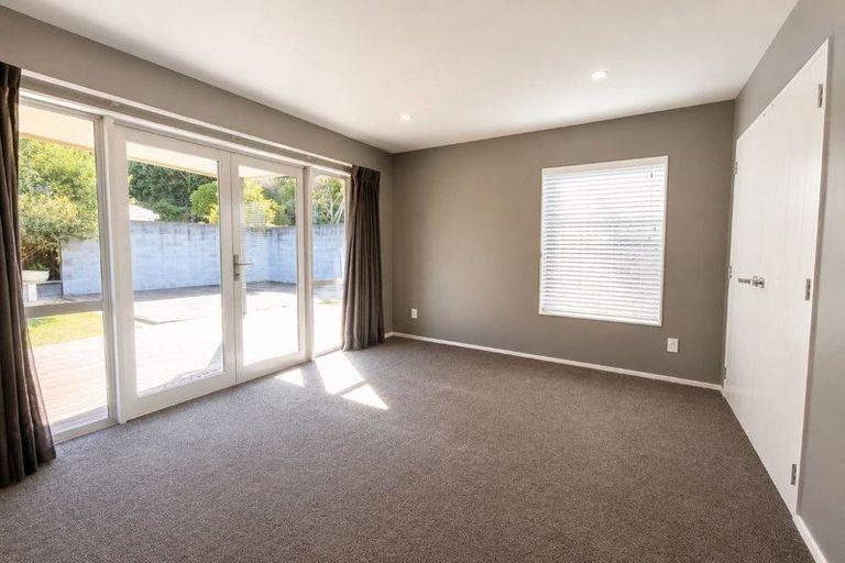 Photo of property in 1 Airlie Road, Plimmerton, Porirua, 5026