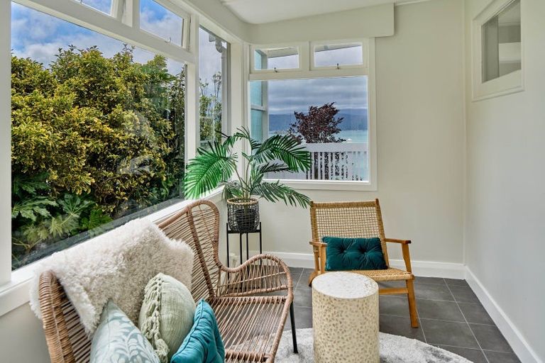 Photo of property in 134 Nevay Road, Karaka Bays, Wellington, 6022