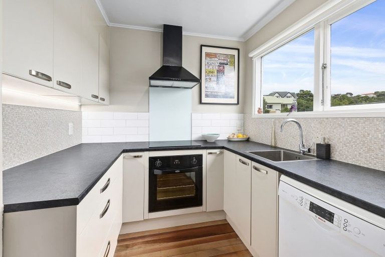 Photo of property in 4/74 Creswick Terrace, Northland, Wellington, 6012