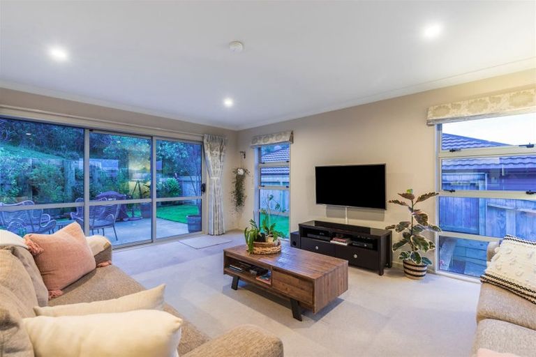 Photo of property in 14 Moonraker Place, Whitby, Porirua, 5024