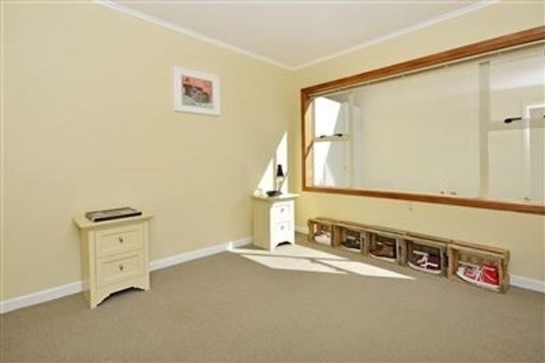 Photo of property in 28 Churchill Road, Murrays Bay, Auckland, 0630