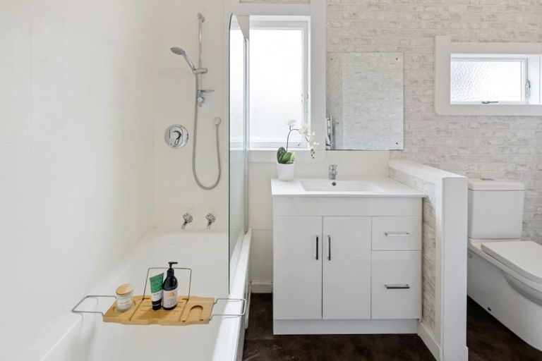 Photo of property in 42 Cook Street, Hamilton East, Hamilton, 3216