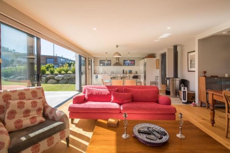 Photo of property in 9 Kamahi Street, Wanaka, 9305