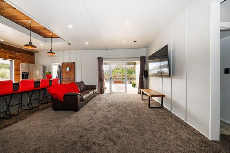 Photo of property in 1927 Parewanui Road, Parewanui, Bulls, 4894