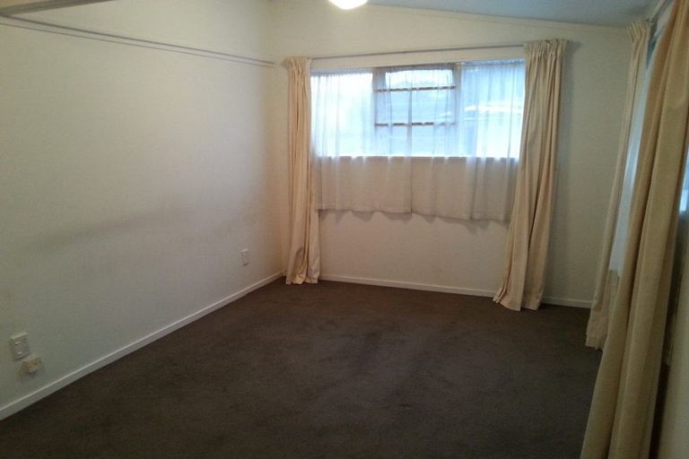 Photo of property in 2/30 Cresta Avenue, Beach Haven, Auckland, 0626