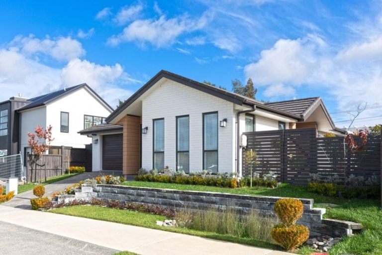 Photo of property in 35 Dida Park Drive, Kumeu, 0810