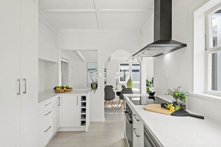 Photo of property in 5 Lyons Avenue, Murrays Bay, Auckland, 0630