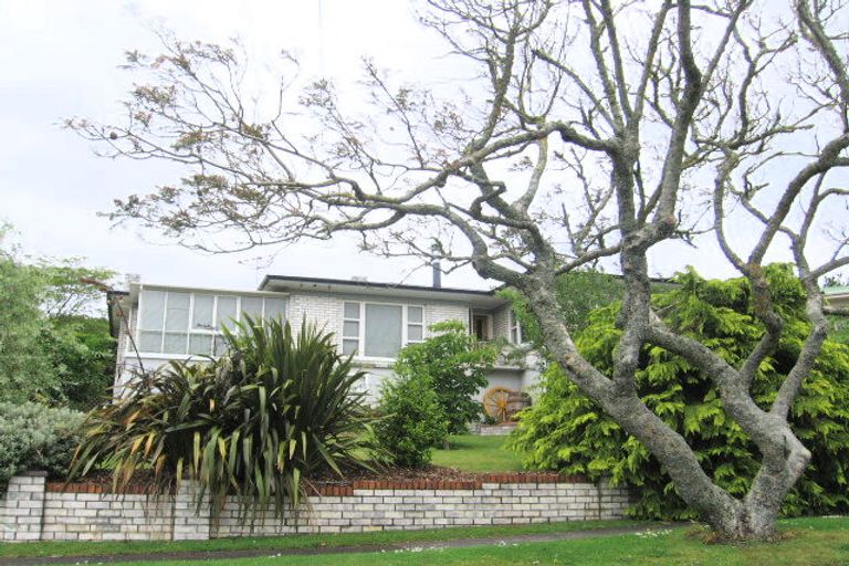 Photo of property in 2 Hamlet Place, Pukekohe, 2120