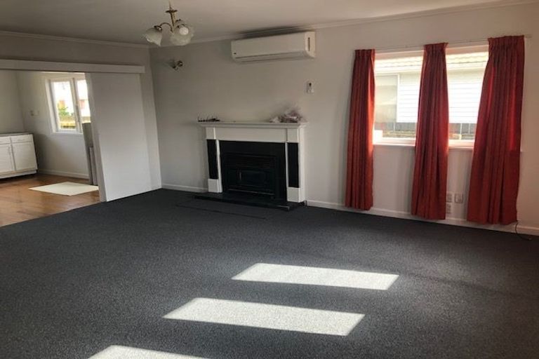 Photo of property in 20 Saint Leonards Road, Kelston, Auckland, 0602