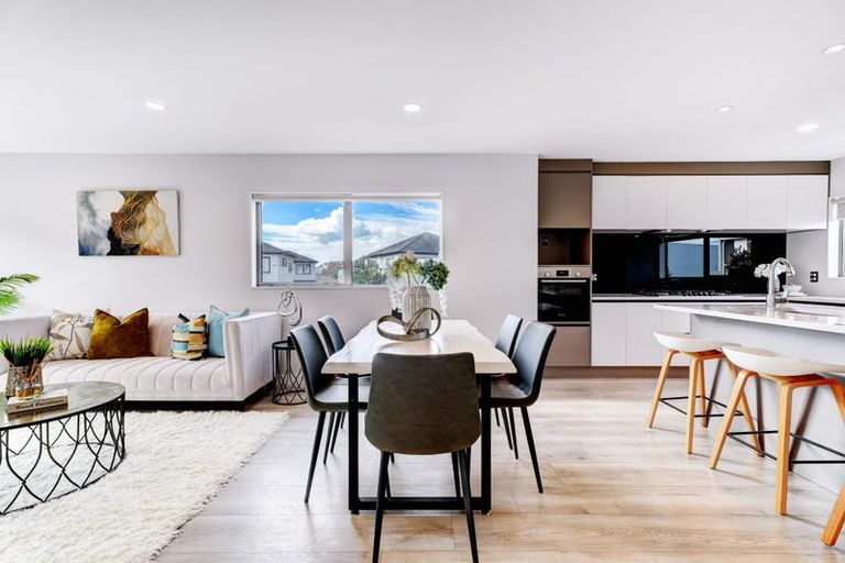 Photo of property in 2 Meritage Lane, Te Atatu South, Auckland, 0610