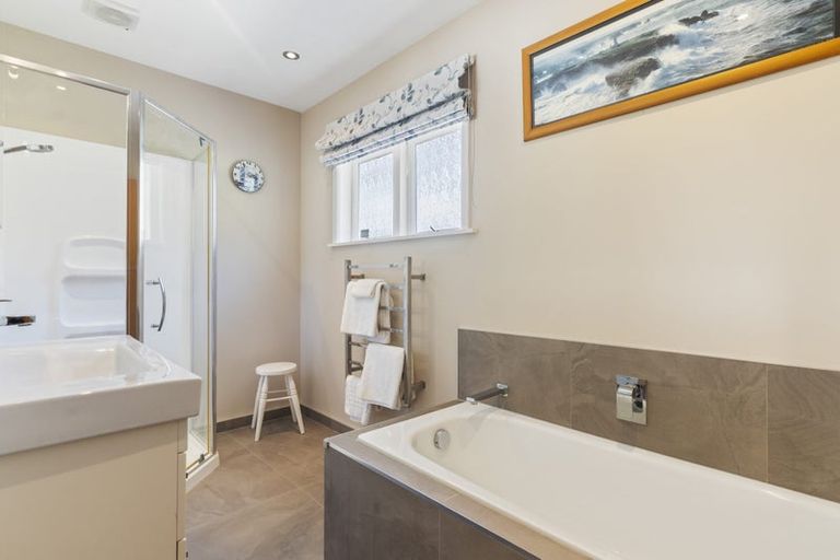 Photo of property in 14 Weldene Avenue, Glenfield, Auckland, 0629