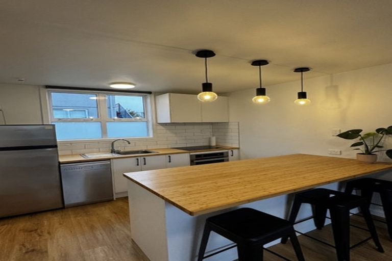 Photo of property in 7/127 Queens Drive, Lyall Bay, Wellington, 6022