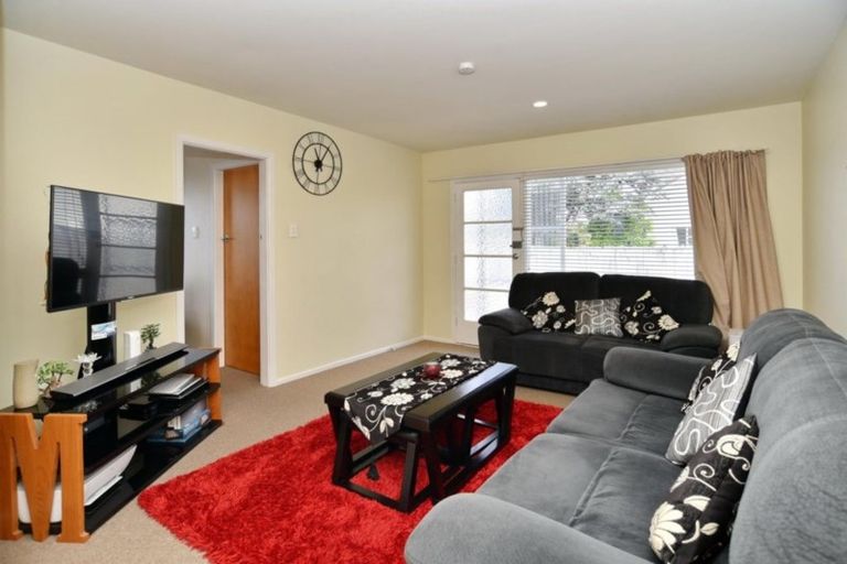 Photo of property in 49 Winters Road, Redwood, Christchurch, 8051