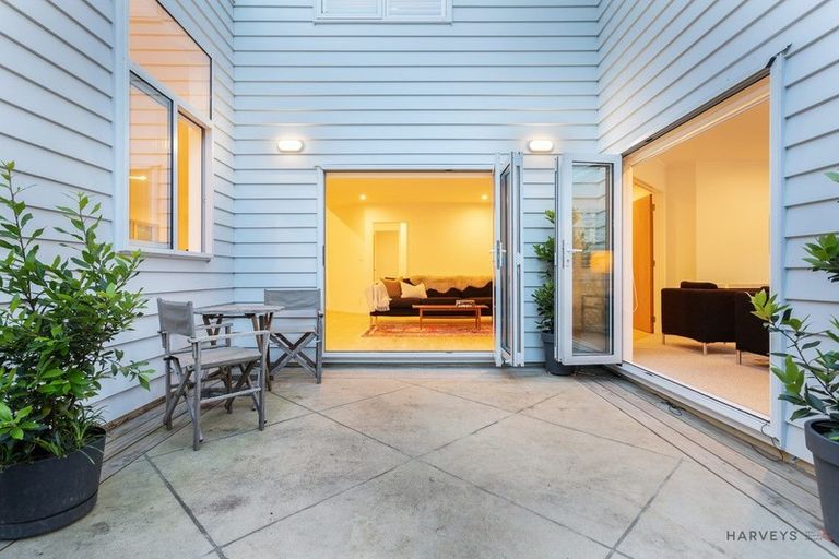 Photo of property in 32 Chamari Close, Titirangi, Auckland, 0604