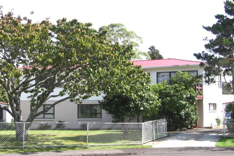 Photo of property in 6 Mccormick Road, Te Atatu South, Auckland, 0610