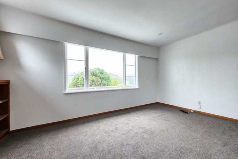 Photo of property in 8 Spenmoor Street, Newlands, Wellington, 6037