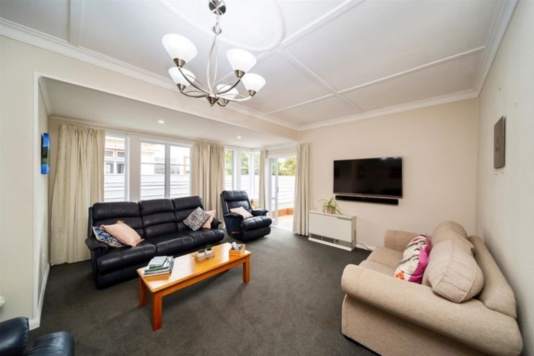 Photo of property in 12 Vogel Street, Hawera, 4610