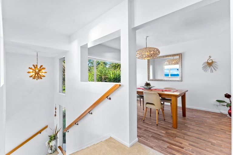 Photo of property in 22 Tiri Road, Milford, Auckland, 0620