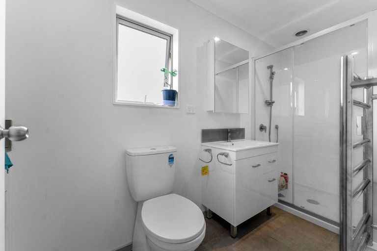 Photo of property in 13d Sealord Place, Clendon Park, Auckland, 2103