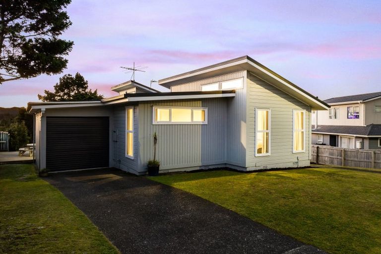 Photo of property in 8 Japonica Crescent, Ranui, Porirua, 5024