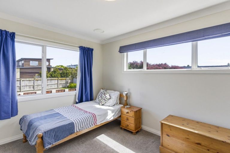 Photo of property in 10 Metzenthin Close, Raumati South, Paraparaumu, 5032