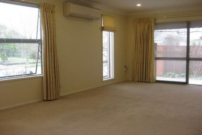 Photo of property in 15 Camberwell Place, Avonhead, Christchurch, 8042
