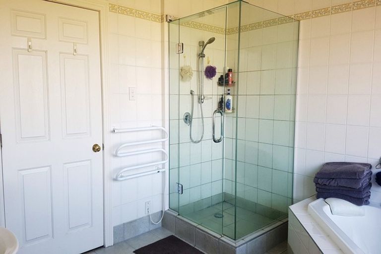 Photo of property in 2/276 East Coast Road, Milford, Auckland, 0620