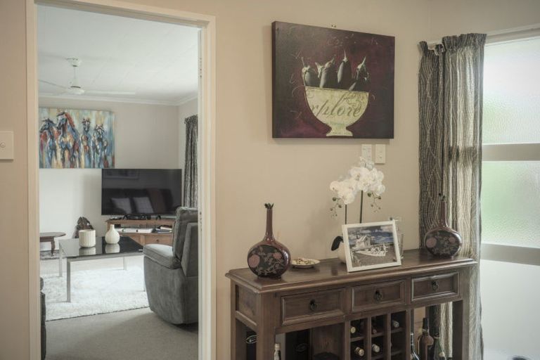 Photo of property in 27 Meadowbrook Drive, Cloverlea, Palmerston North, 4412