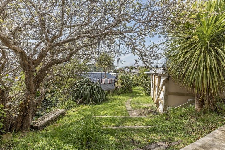 Photo of property in 81 Severn Street, Island Bay, Wellington, 6023