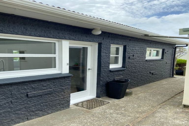 Photo of property in 1/17 The Parade, Island Bay, Wellington, 6023