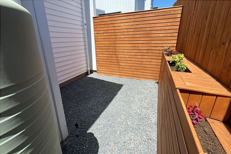 Photo of property in 16 Christmas Road, Manurewa, Auckland, 2102