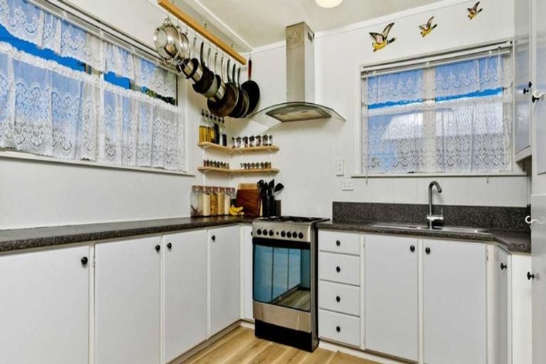 Photo of property in 16 Woodglen Road, Glen Eden, Auckland, 0602