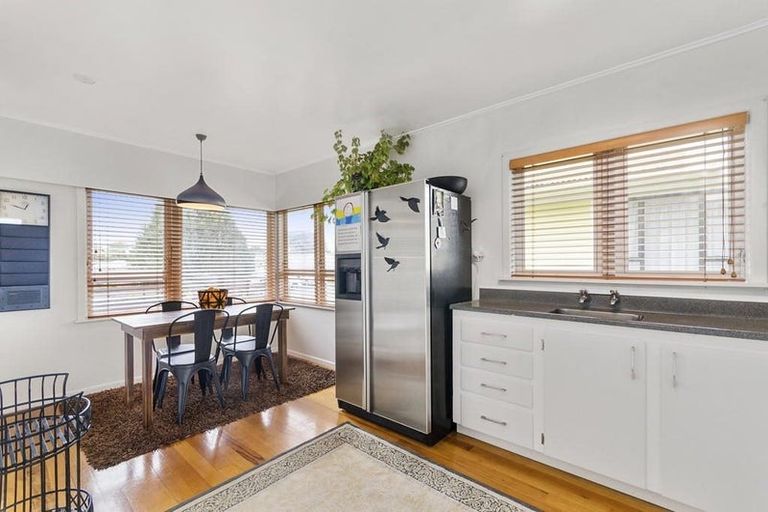 Photo of property in 26 Montmere Avenue, Te Atatu Peninsula, Auckland, 0610